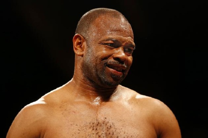 Egyhangú pontozással győzött le egy újabb bokszzsákot Roy Jones Jr. (videó)