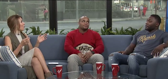 Rumble egy interjú alatt szerzett tudomást Cormier térdsérüléséről