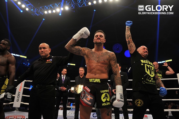 Nieky Holzken váltósúlyú címet védett, Robin van Roosmalen pehelysúlyú címet szerzett a Glory 34-en (videók)