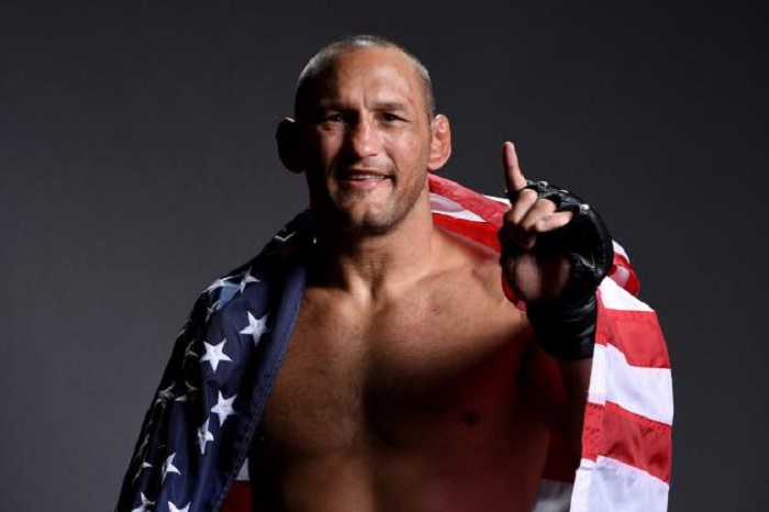 Minden bunyós tiszteleg Dan Henderson előtt