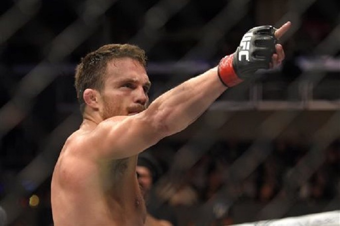 Jake Ellenberger fegyvert fogott a doppingellenőrére, Tim Kennedy a fickó előtt zuhanyozott le