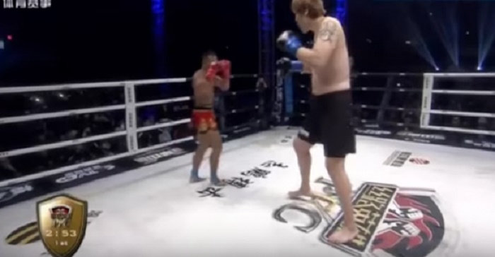 Zhou Zhipeng (178 centi, 72 kiló) legyőzte Hong-man Choit (218 centi, 160 kiló) - videó