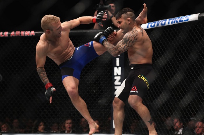 T.J. Dillashaw az eső menetben eltörte John Lineker állkapcsát