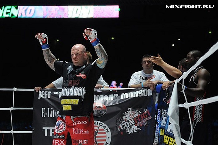 Jeff Monson egy elítélt gyilkos ellen lép ketrecbe