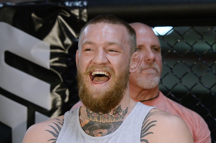 Csökkentették Conor McGregor üvegdobálós balhéja miatt kirótt büntetését