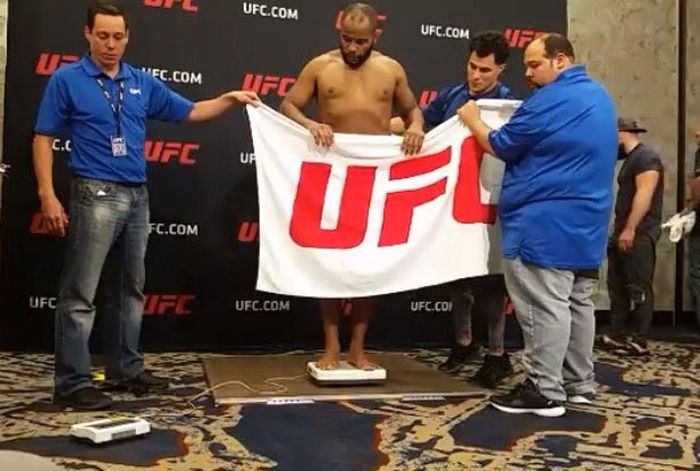 Rumble panaszt nyújt be Cormier botrányos mérlegelése miatt