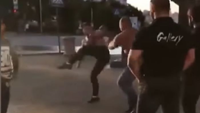 Egy MMA-s brutálisan meggyilkolt egy világbajnok erőemelőt egy utcai harcban (18+)