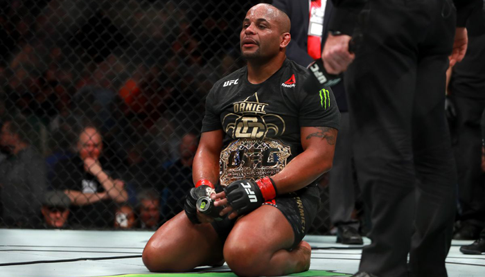 Másfél menetet se hagyott Daniel Cormier Volkan Özdemirnek
