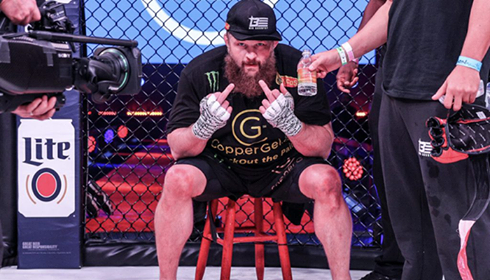 Repkedtek a bombák a Bellator 194 tegnapi gáláján. Irdatlan véleményes meccsen nyert Mitrione