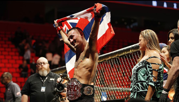 Reméljük egészségesen, év végén visszatér címet védeni Max Holloway!