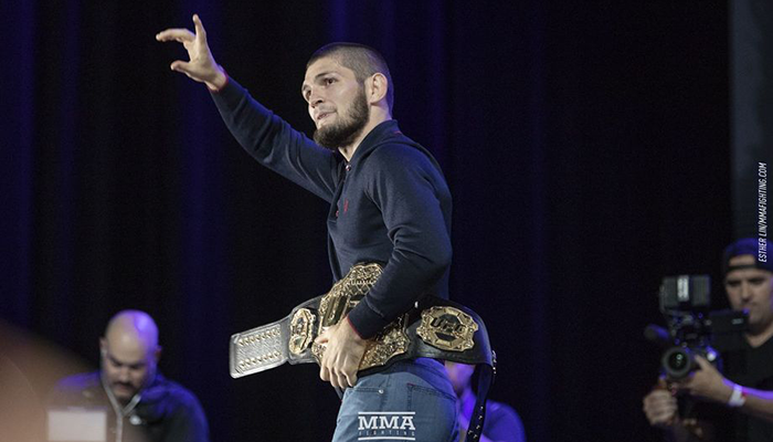 Conor szokás szerint elkésett egy sajtókonferenciáról, Khabib meg otthagyta az egészet.