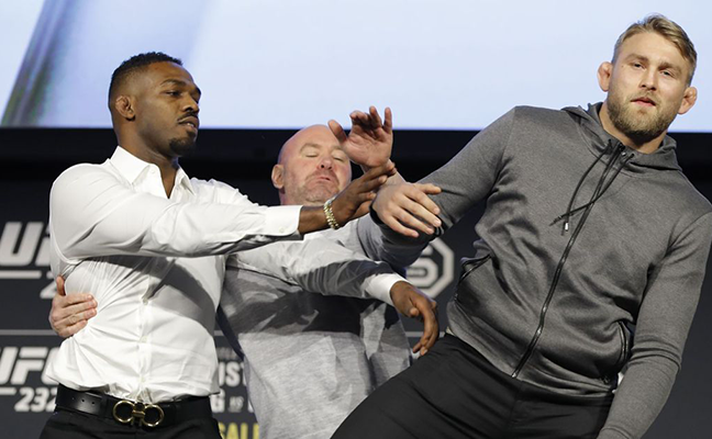 Egy rendkívül parázs sajtóeseményt követően Jon Jonesnál szakadt el a cérna! (Videó!)