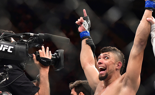 Itt lehet az új félnehéz reménység, Johnny Walker két perc alatt verte rommá Khalil Rountree-t!