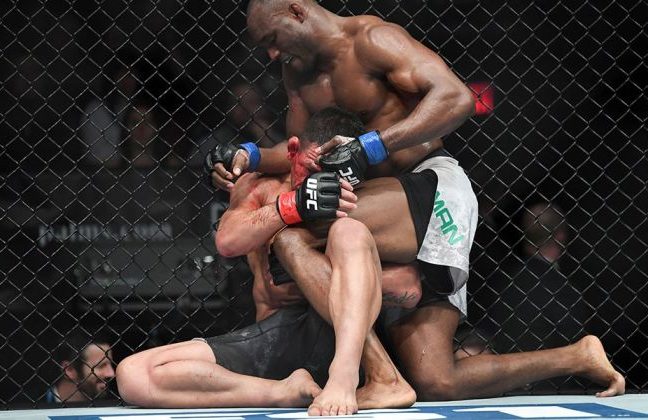 Kamaru Usman feltörölte az Oktagont Rafael dos Anjos-szal