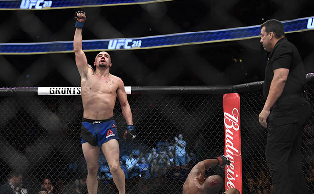 Robert Whittaker kiadta a házi feladatot a sorsa felett kardoskodóknak: ”Ki lehet állni Romeroval!” (Videó!)