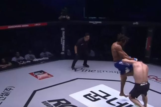 Brutális repülő térdessel rúgták merevre Khabib unokatestvérét