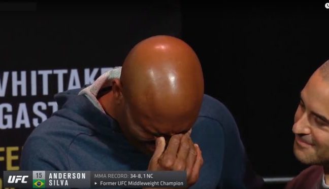 Anderson Silva végleg letette a kesztyűt