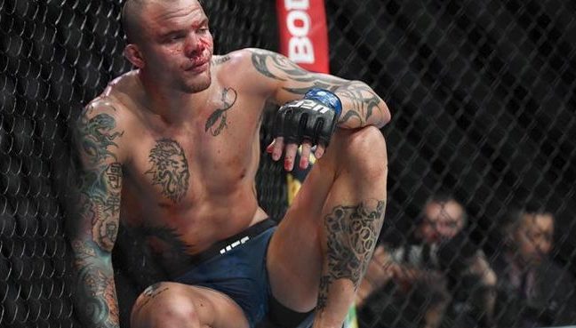 Anthony Smith elmondta, milyen érzés volt Jon Jones-szal 25 percet tölteni a ketrecben