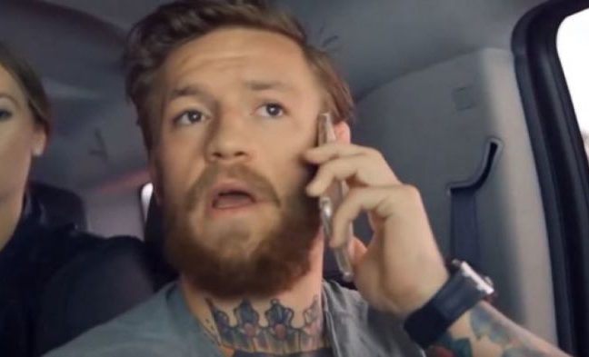 Megszólalt a srác, akinek összetörte a telefonját Conor McGregor