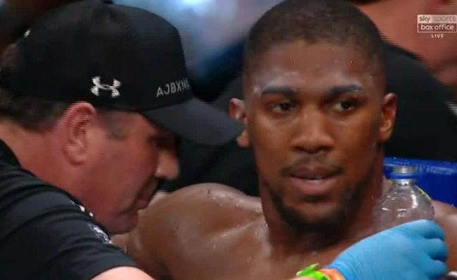Anthony Joshua tagadja, hogy ételmérgezést kapott, csak magát okolja