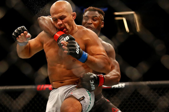 A UFC Mike Tysonja az első menetben kivégezte JDS-t