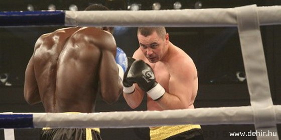 Nagy 'Hóhér' József és Zack Mwekassa 'Rocky-style' bunyójáról emlékezett meg a boxing.com
