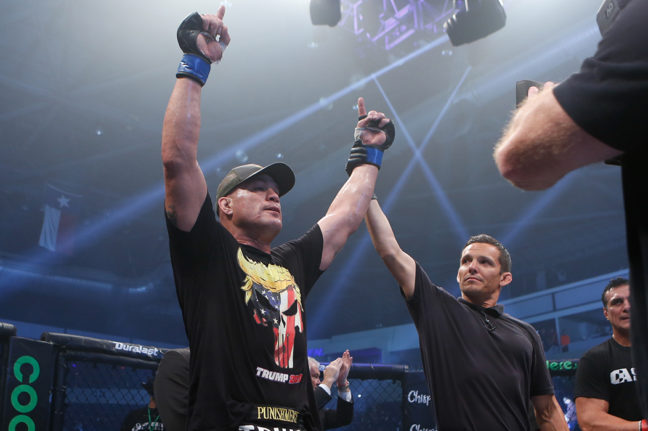 Tito Ortiz simán szubolta Alberto Del Rio-t