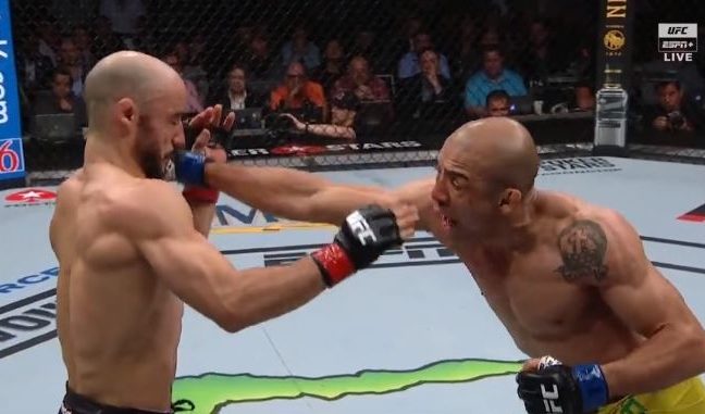 Erősen vitatható döntéssel kapott ki Jose Aldo a harmatsúlyú debütálásán
