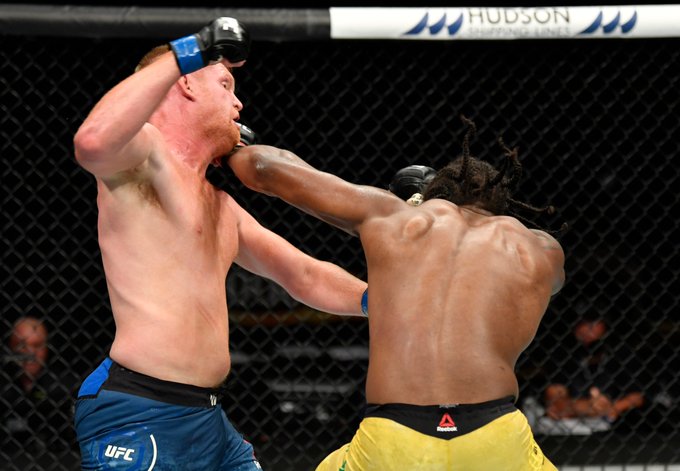 Történelmi pillanat: lezajlott az első UFC bunyó a 2 hónapos szünet után