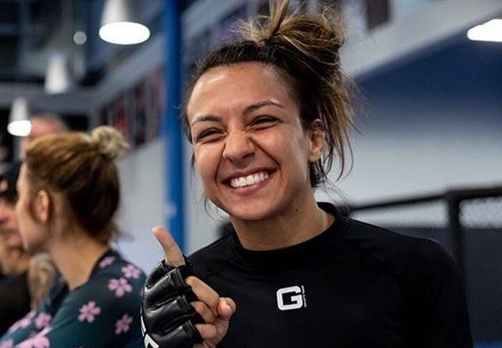 December 12-én bunyózik egy korábbi UFC bajnokkal a nő, aki a személyiségével gyógyítja a depressziót