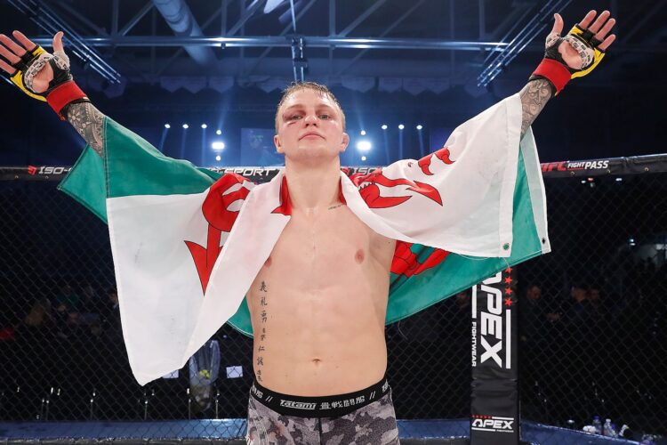 A UFC leigazolta a Cage Warriors veretlen dupla súlycsoportos bajnokát
