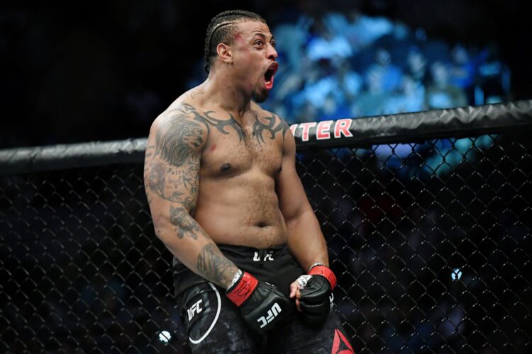 Elképesztő: Greg Hardy decemberben megint bunyózik