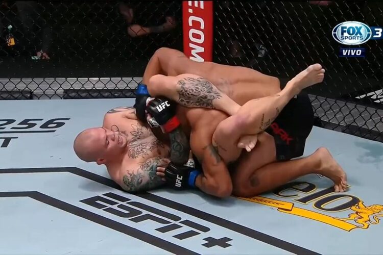 Anthony Smith idő előtti finissel tért vissza a győztesek táborába