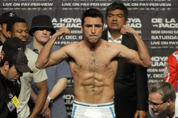 48 éves, de visszatér Oscar De La Hoya