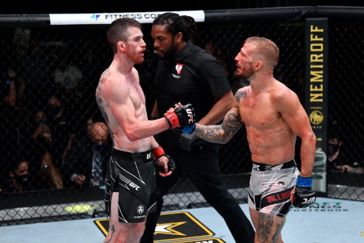 Fantasztikus 5 menetes bunyó zajlott T.J. Dillashaw és Cory Sandhangen között