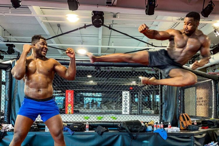 Videón Michael Jai White és Francis Ngannou közös edzése