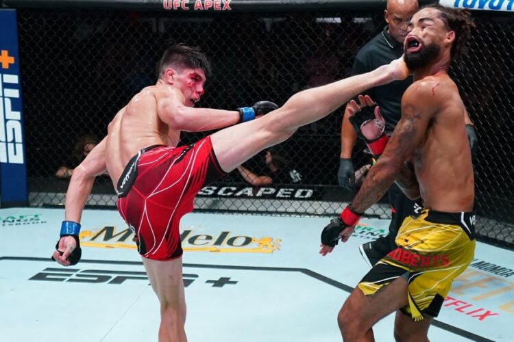 Minden idők egyik legszebb KO-ja született meg a hajnali UFC gálán