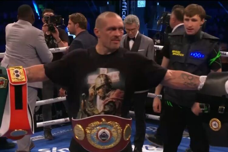 Usyk lemondott a WBO nehézsúlyú világbajnoki övéről