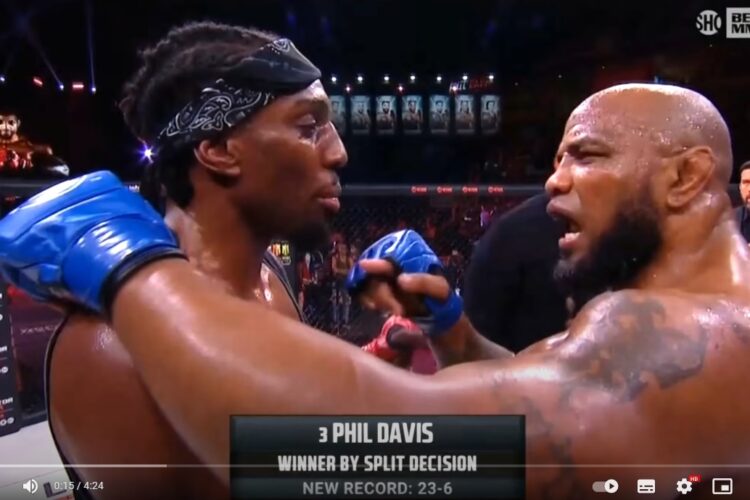 Mr. Csodálatos simán legyőzte Isten Katonáját