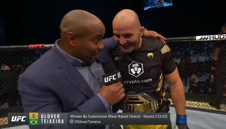 Glover Teixeira a UFC történelmének 2. legidősebb bajnoka, lefojtotta Blachowicz-t!