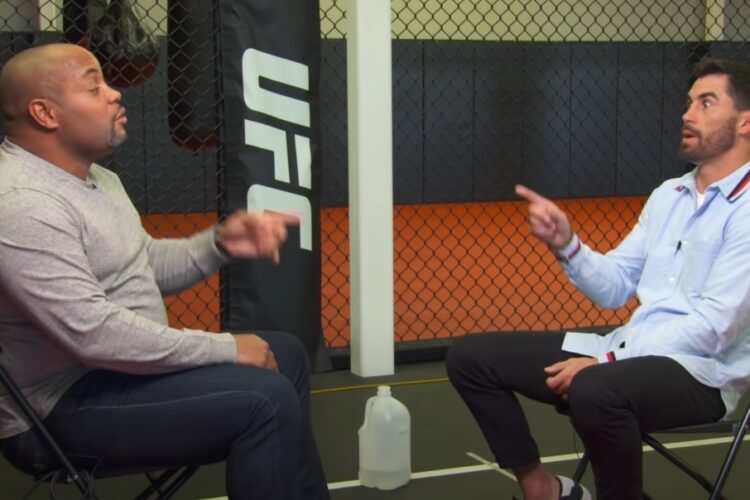 Dominick Cruz lenémítja a közvetítést, ha DC a szakkommentátor