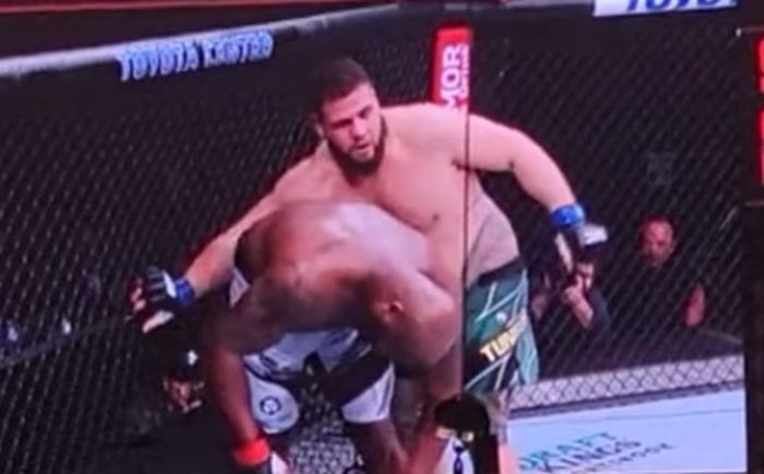 Tai Tuivasa nagyot comebackelve kiütötte Derrick Lewis-t!