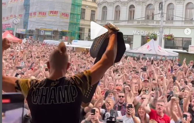 Videó: óriási tömeg fogadta Csehországban Jiri Procházka-t