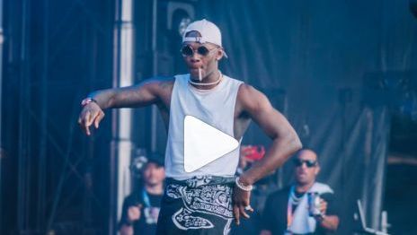 Israel Adesanya csatlakozott az Xzibit-hez egy fellépés erejéig