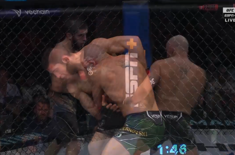 Islam Makhachev nem tudta szétbirkózni Volkanovskit, de legyőzni igen