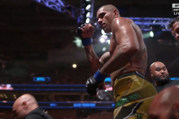 Alex Pereira megcsinálta, amit Izzy nem tudott: felment félnehézbe, ahol megverte Blachowicz-t