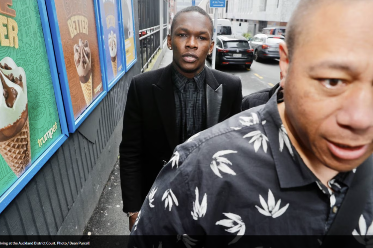 Israel Adesanya ittasan vezetett, beismerte tettét, akár három hónap börtönt is kaphat