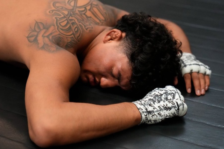 Raul Rosas Jr. közvetlen a walkoutja előtt mondta le a meccset betegség miatt