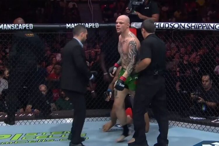 Anthony Smith az elsőben szubolta a veretlen Vitor Petrino-t