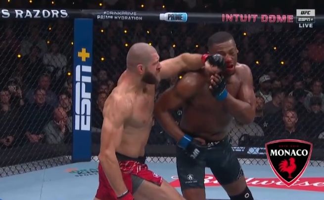 Jiri Procházka kiütötte Jamahal Hillt!